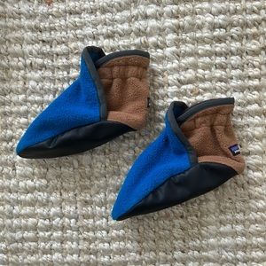 SOLD. 2t-5t Patagonia Synchilla slippers
